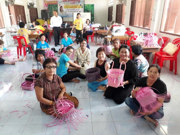 8. หลักสูตร การสานตะกร้าด้วยเส้นพลาสติก 